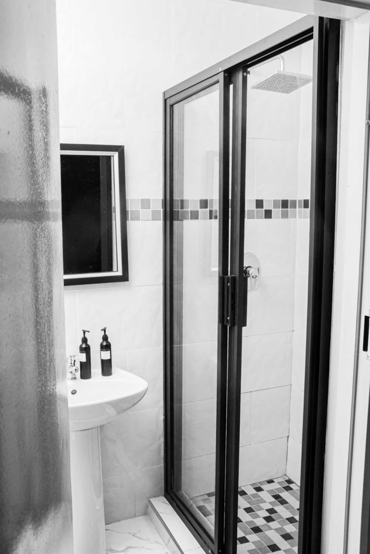 Standard Double Room - Bathroom with Shower